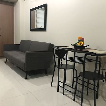 One Palm Tree Apartments Manila Exterior photo